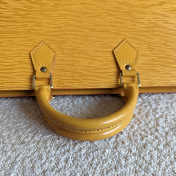 LOUIS VUITTON yellow epi triangle bag - Picture 3 of 12